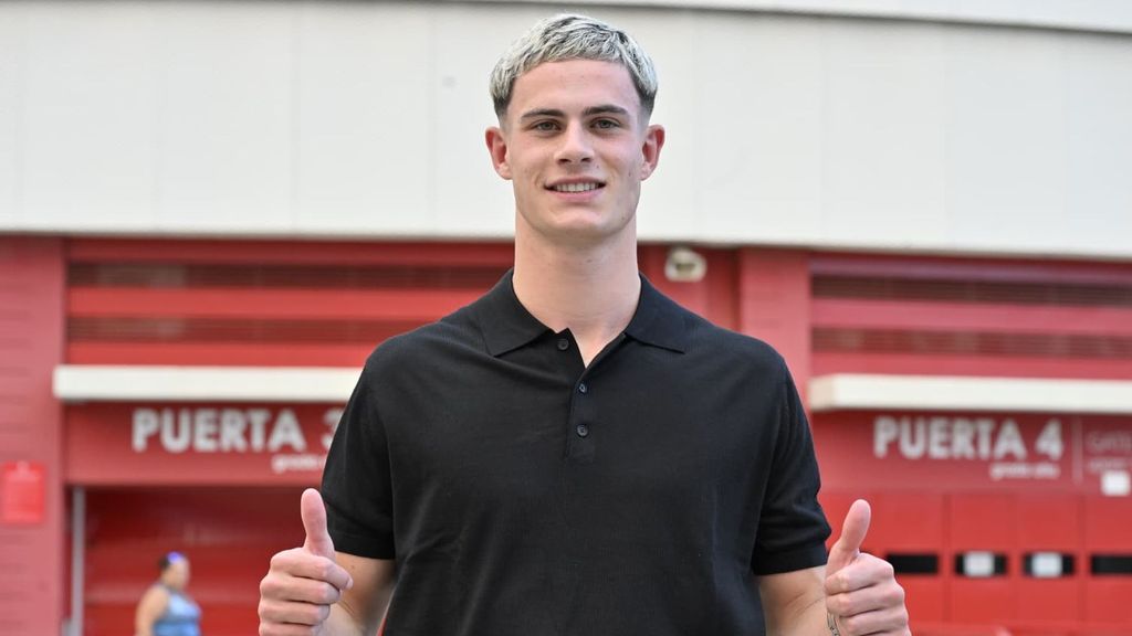 Robbie Ure llega a Sevilla para firmar su nuevo contrato