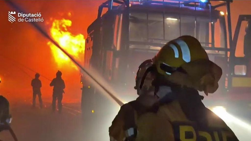 Solidaridad, miedo y noche de terror en Castellón: se trabaja ya para estabilizar un incendio sin llamas