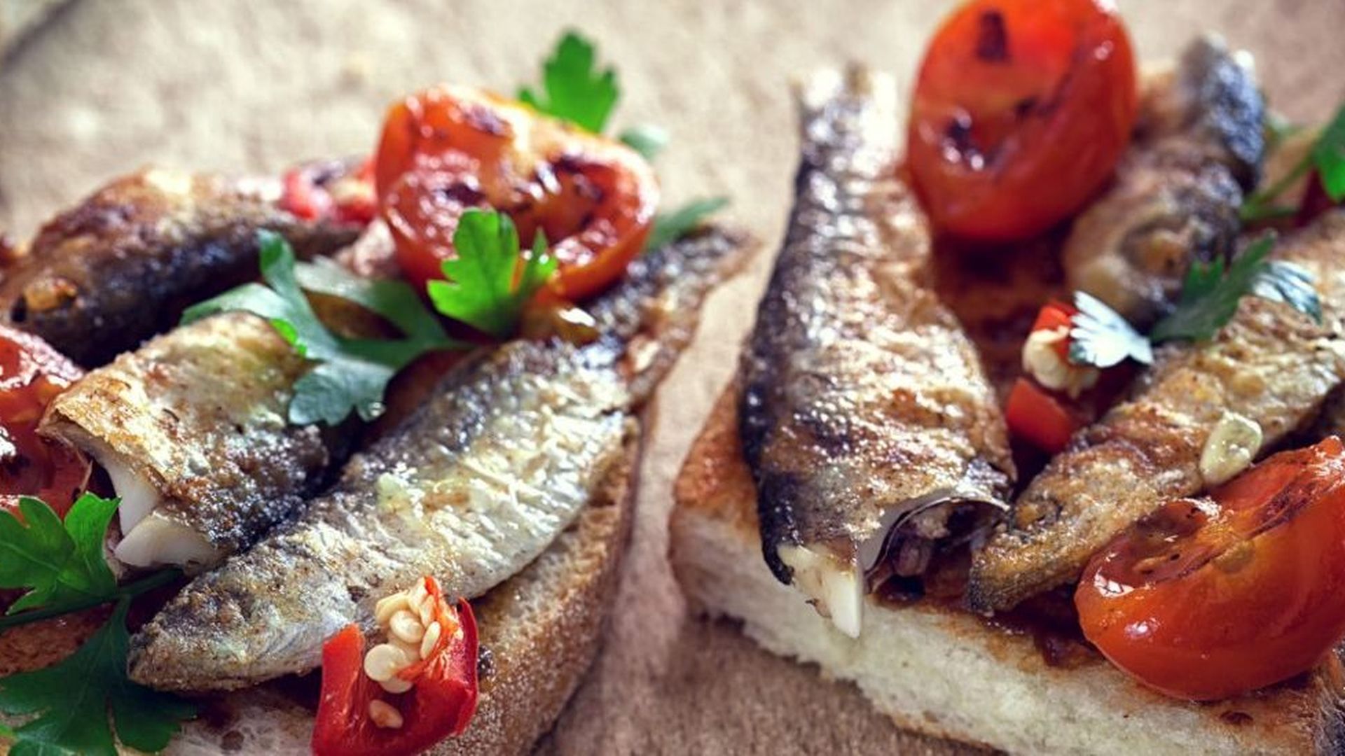 Tostada de sardinas con tomate caramelizado Eroski
