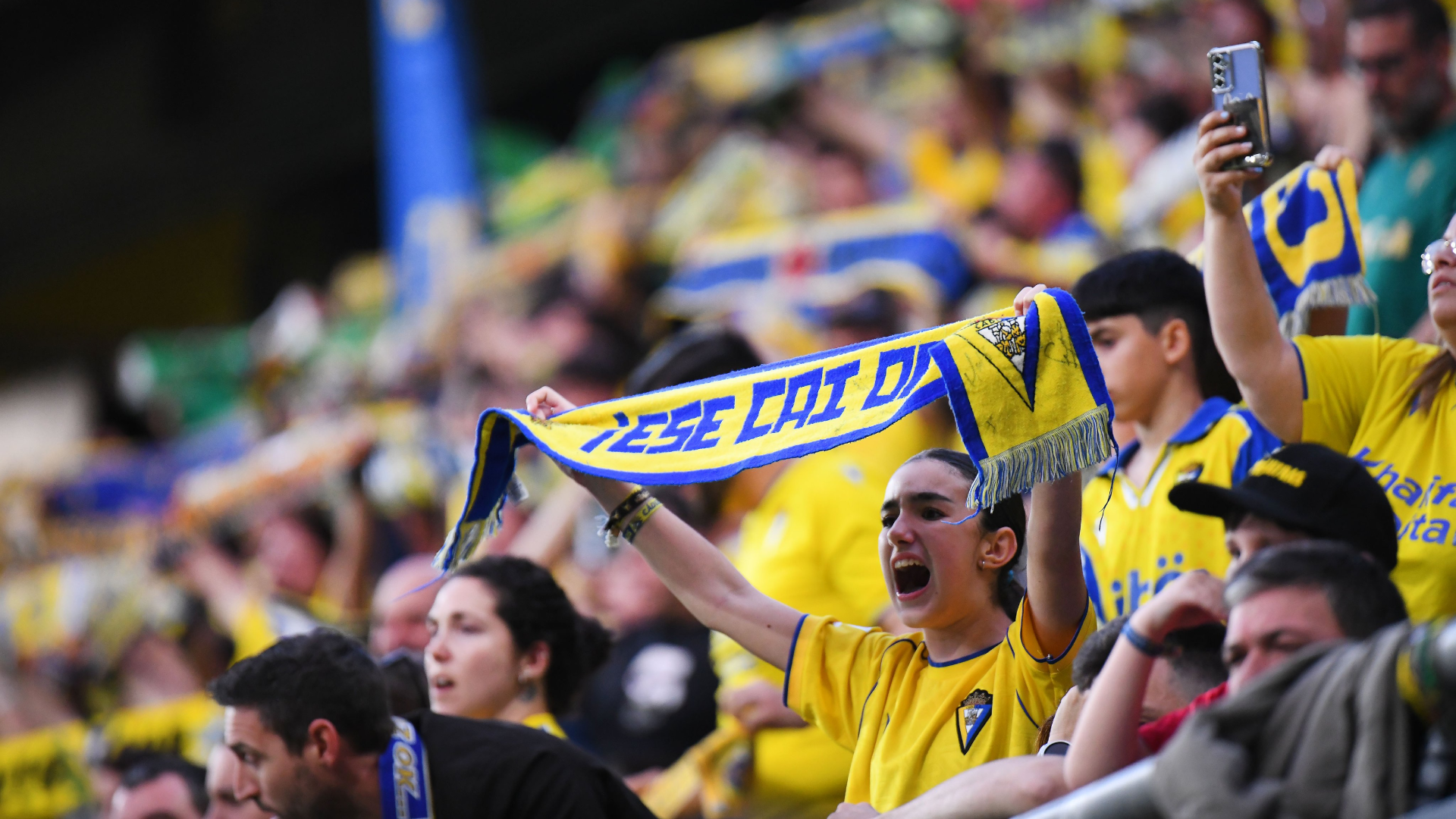Una aficionada del Cádiz, en el Nuevo Mirandilla Una aficionada del Cádiz, en el Nuevo Mirandilla