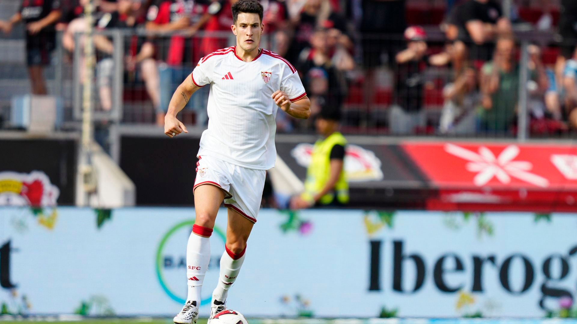 Andrés Castrín, ante el Leverkusen