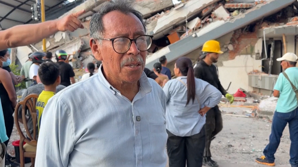 Andrés, un hombre que busca a su mujer desaparecida tras el terremoto de Colombia: "Mi apartamento era el 302 y ella estaba adentro"