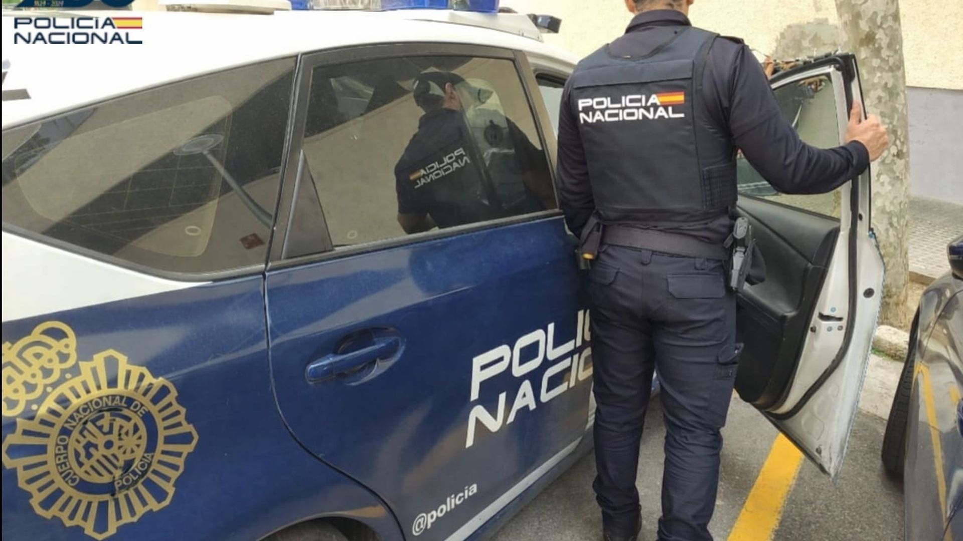 Detenido un hombre en Murcia por permitir que su hijo de 12 años condujera un coche: iba de copiloto y animaba al menor a aumentar la velocidad Detenido un hombre en Murcia por permitir que su hijo de 12 años condujera un coche: iba de copiloto y animaba al menor a aumentar la velocidad