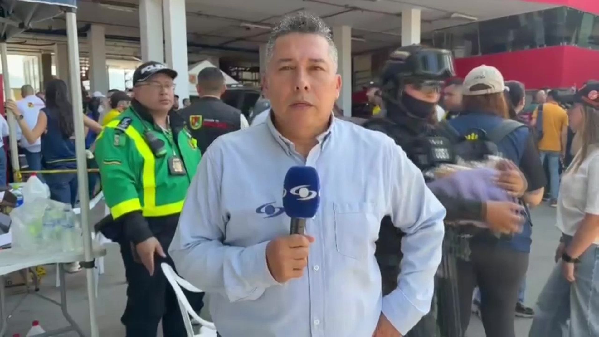 "Horas interminables" en la búsqueda de personas atrapadas en 86 edificios colapsados de Pereira