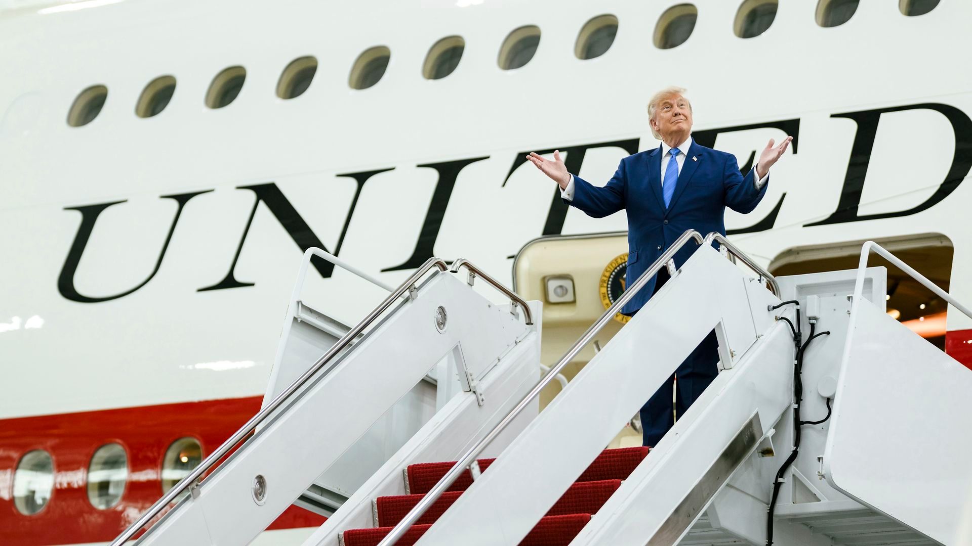 Donald Trump cambió de avión en Turquía oculto en un contenedor de catering ante la amenaza de un atentado de Irán tras la cumbre de la OTAN