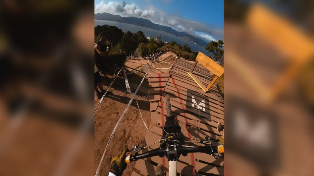 Gana la prueba de descenso del Marisquiño con una bici prestada