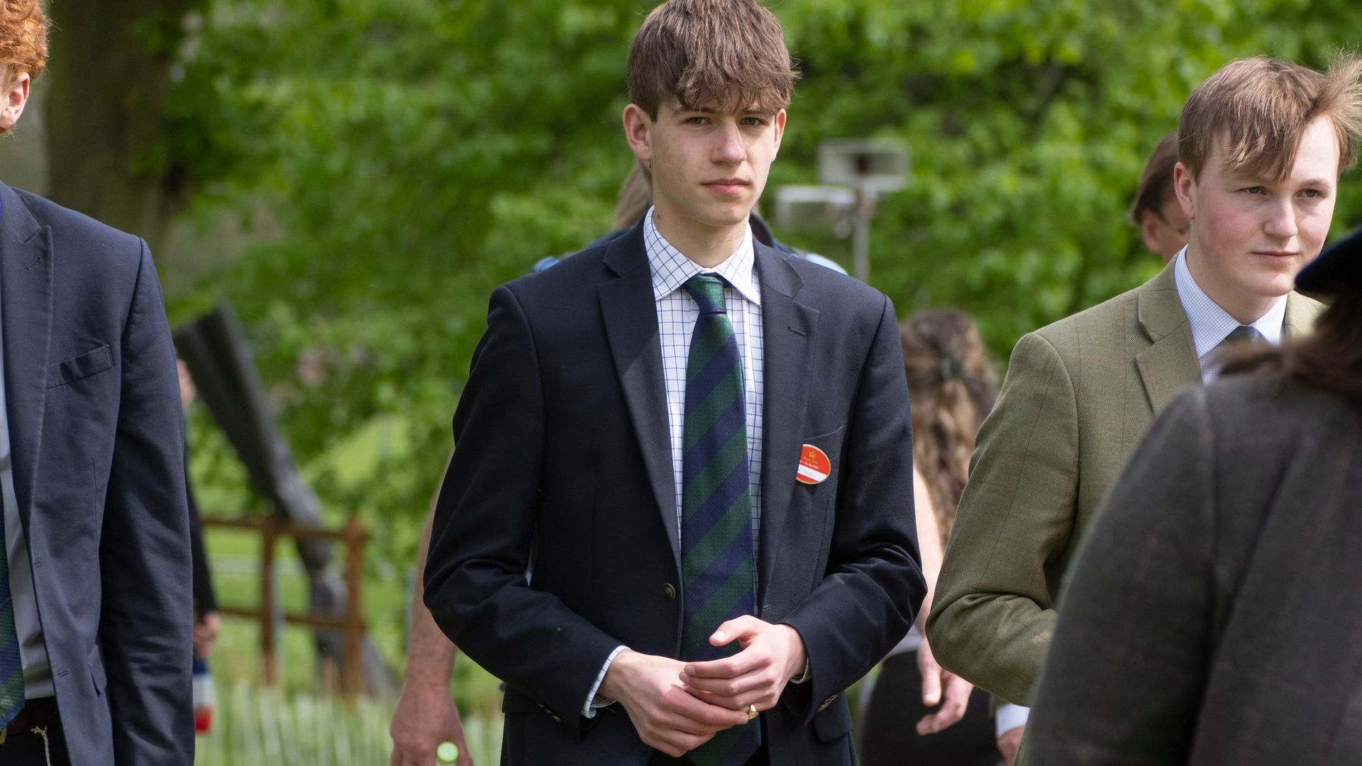 James de Wessex, sobrino de Carlos III de Inglaterra, conduce tractores y participa de las tareas de la explotación agrícola de Sandringham