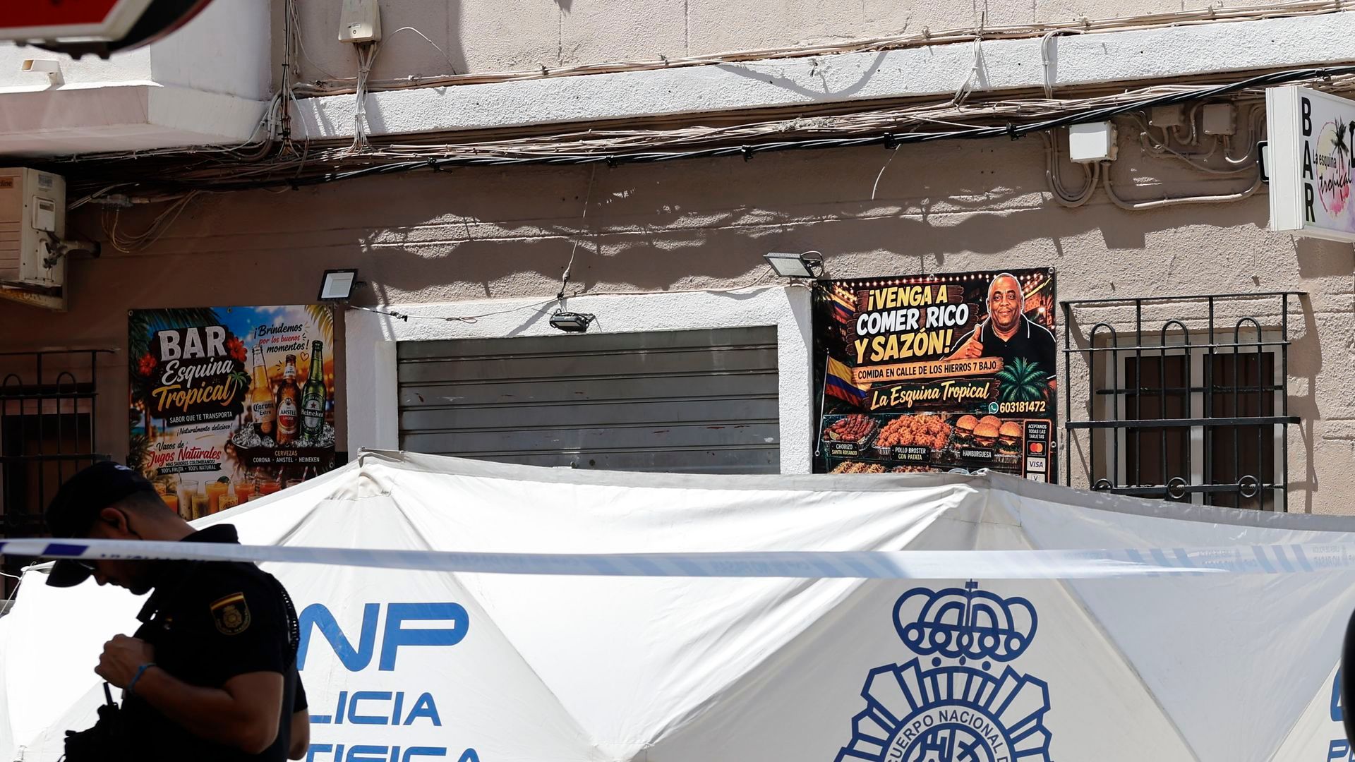 Las autoridades precintan el bar La Esquina Tropical