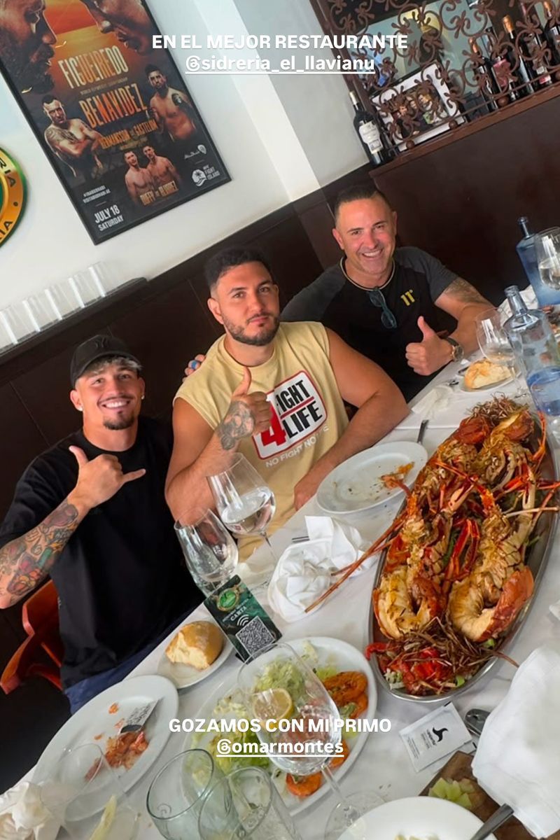 Omar Montes, comiendo en un restaurante asturiano antes de tener que acudir al hospital