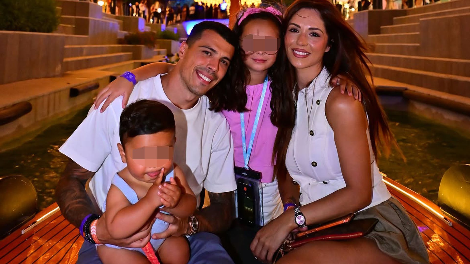 Pedro Porro, María Hurtado, el hijo de ambos y la hija mayor de ella, Carla