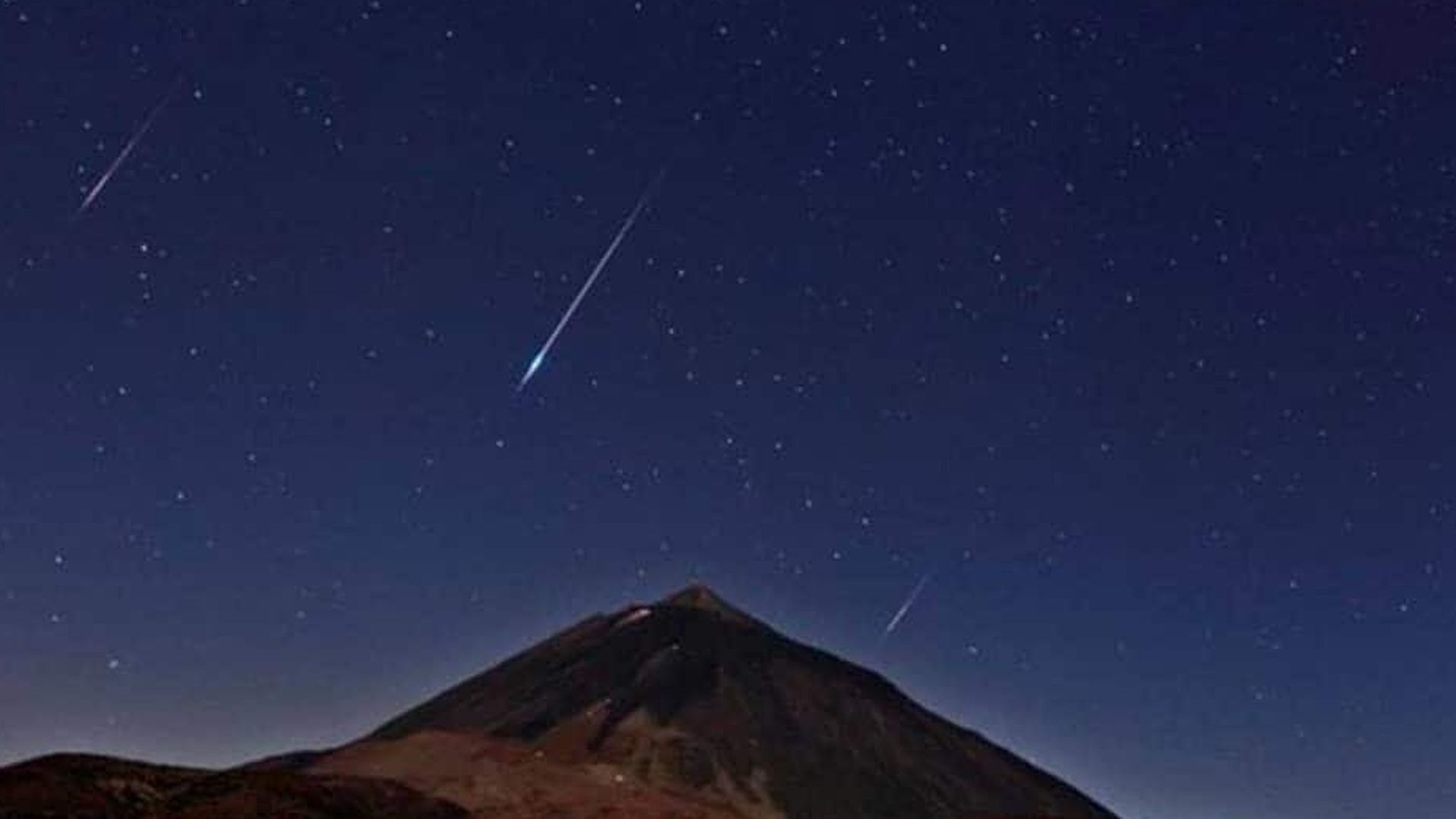 Perseidas desde el Parque Nacional del Teide Perseidas desde el Parque Nacional del Teide