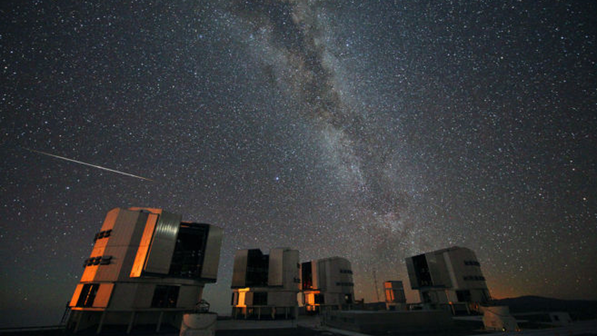 Una perseida vista en el Observatorio de Paranal (Chile), agosto 2010 Una perseida vista en el Observatorio de Paranal (Chile), agosto 2010