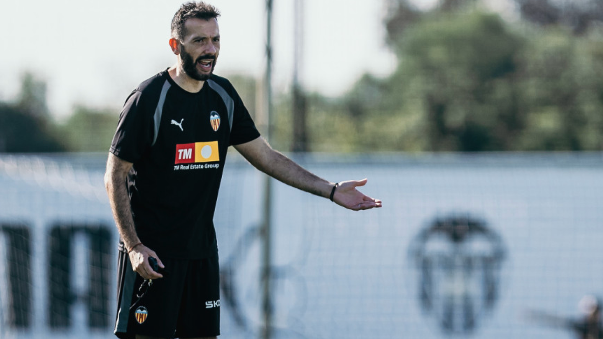 Carlos Corberán entrenando