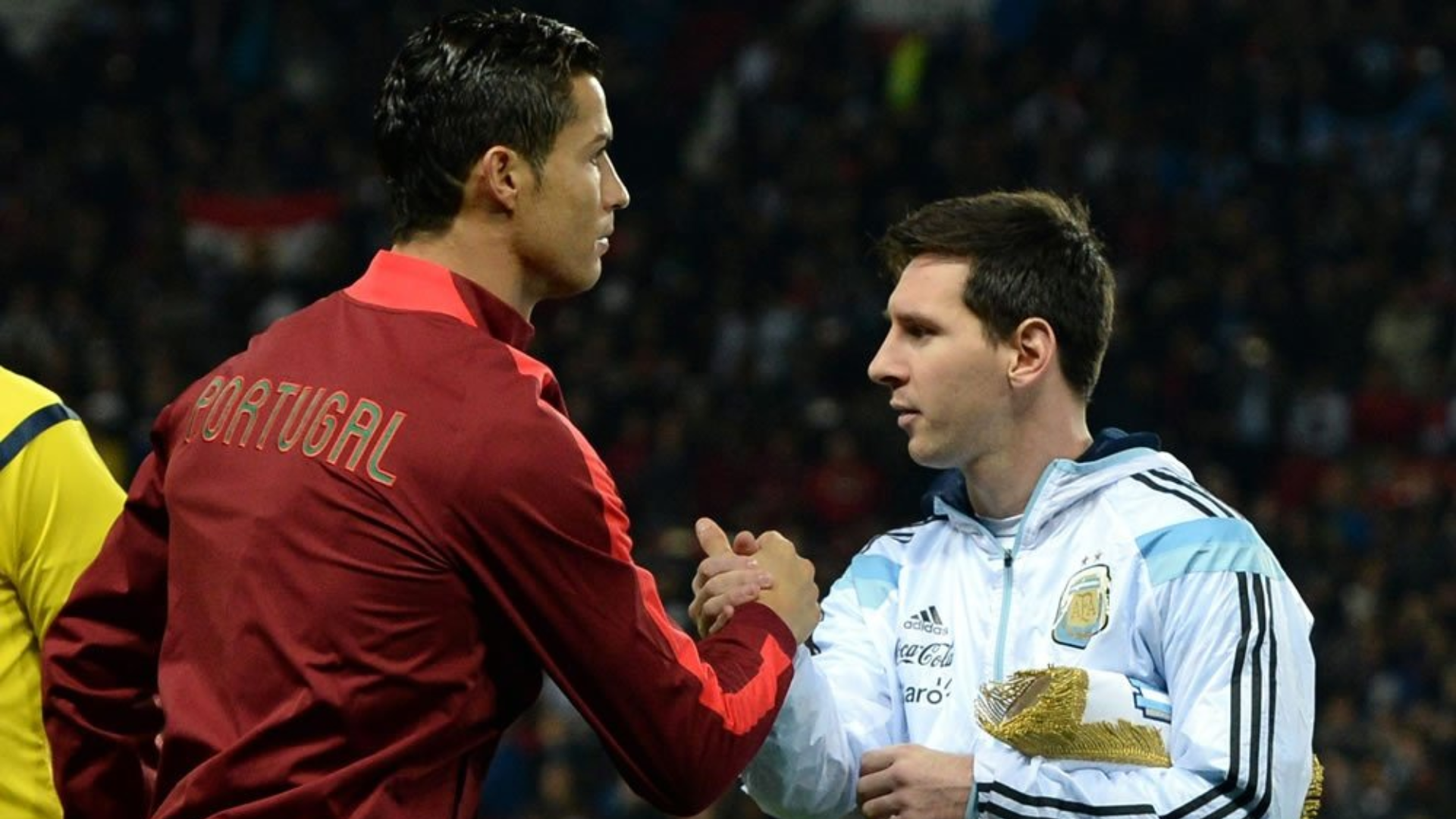Cristiano Ronaldo y Leo Messi se saludan en un Portugal-Argentina Cristiano Ronaldo y Leo Messi se saludan en un Portugal-Argentina