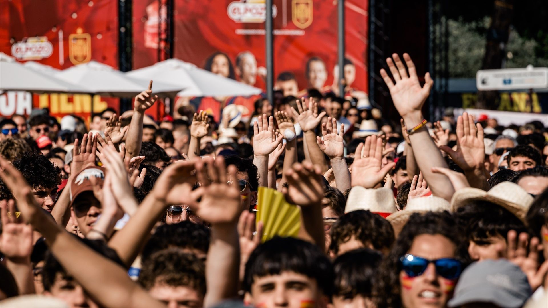 Detenidas cinco personas en Vitoria por agredir a un chico que vestía con la camiseta de España Detenidas cinco personas en Vitoria por agredir a un chico que vestía con la camiseta de España