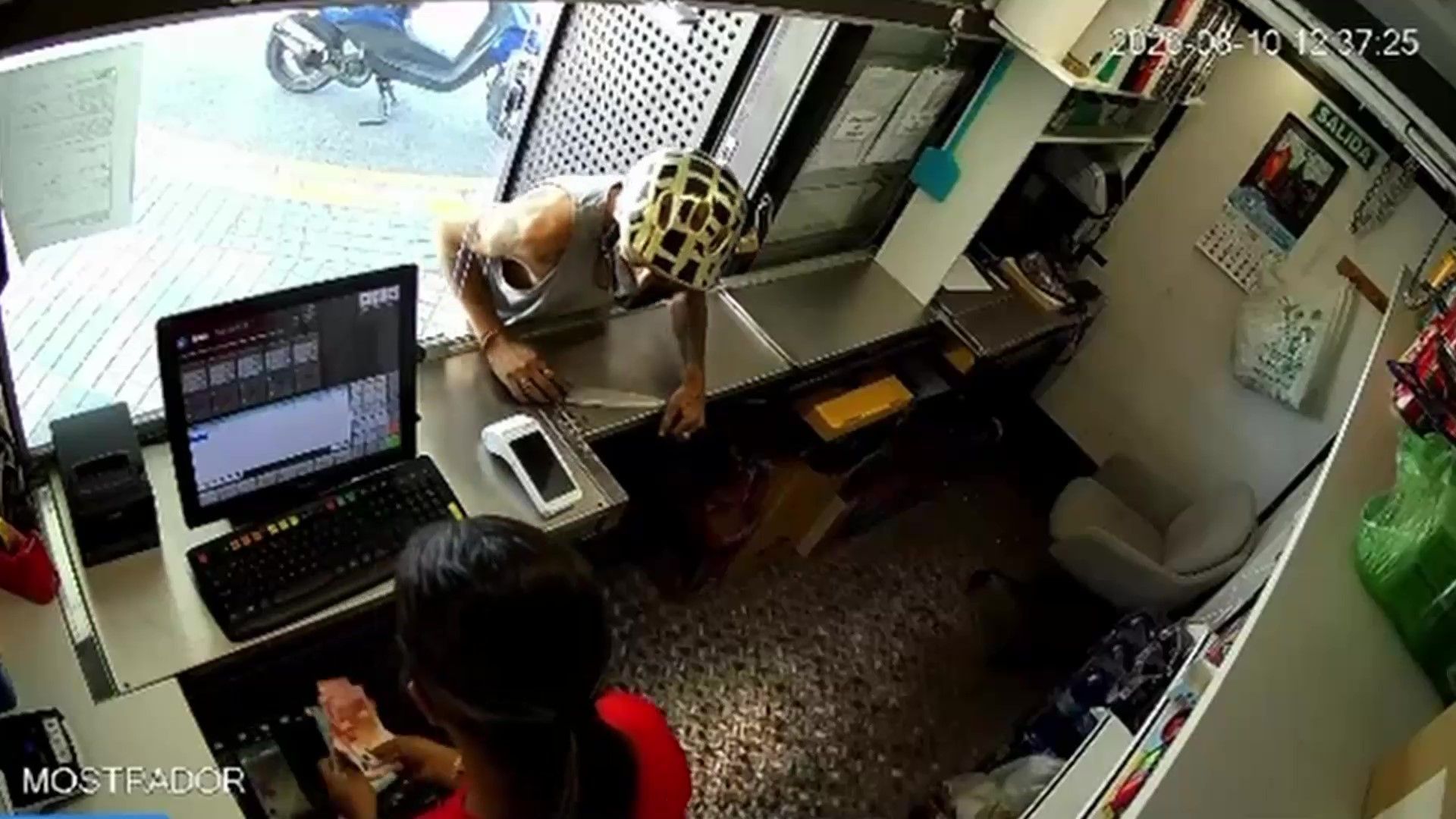 Detenido por atracar dos comercios con un cuchillo en el área metropolitana de Granada
