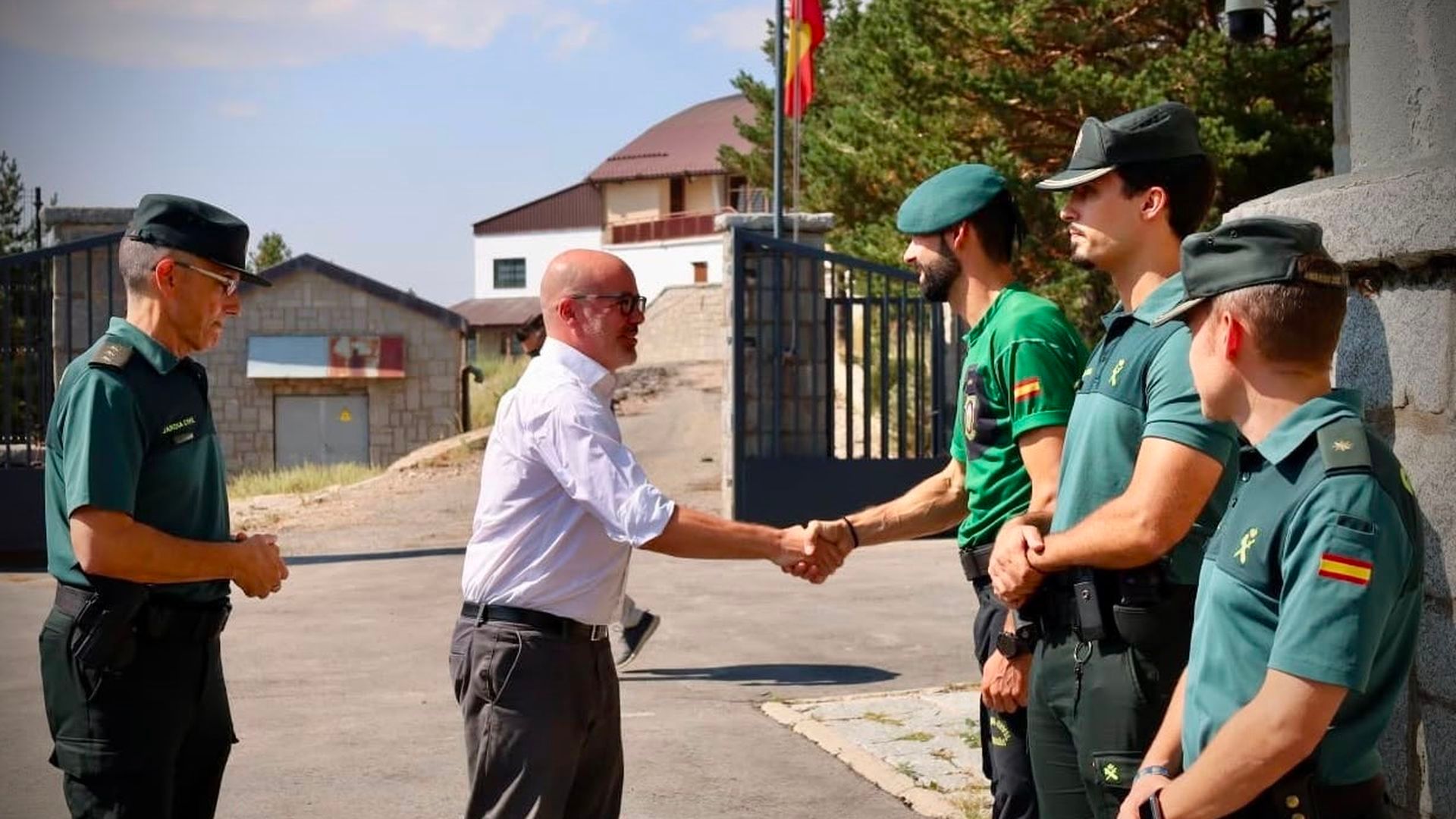 El eclipse solar total en España, en directo: los pueblos del norte de Madrid activan los dispositivos de seguridad ante "amenazas e incendios"