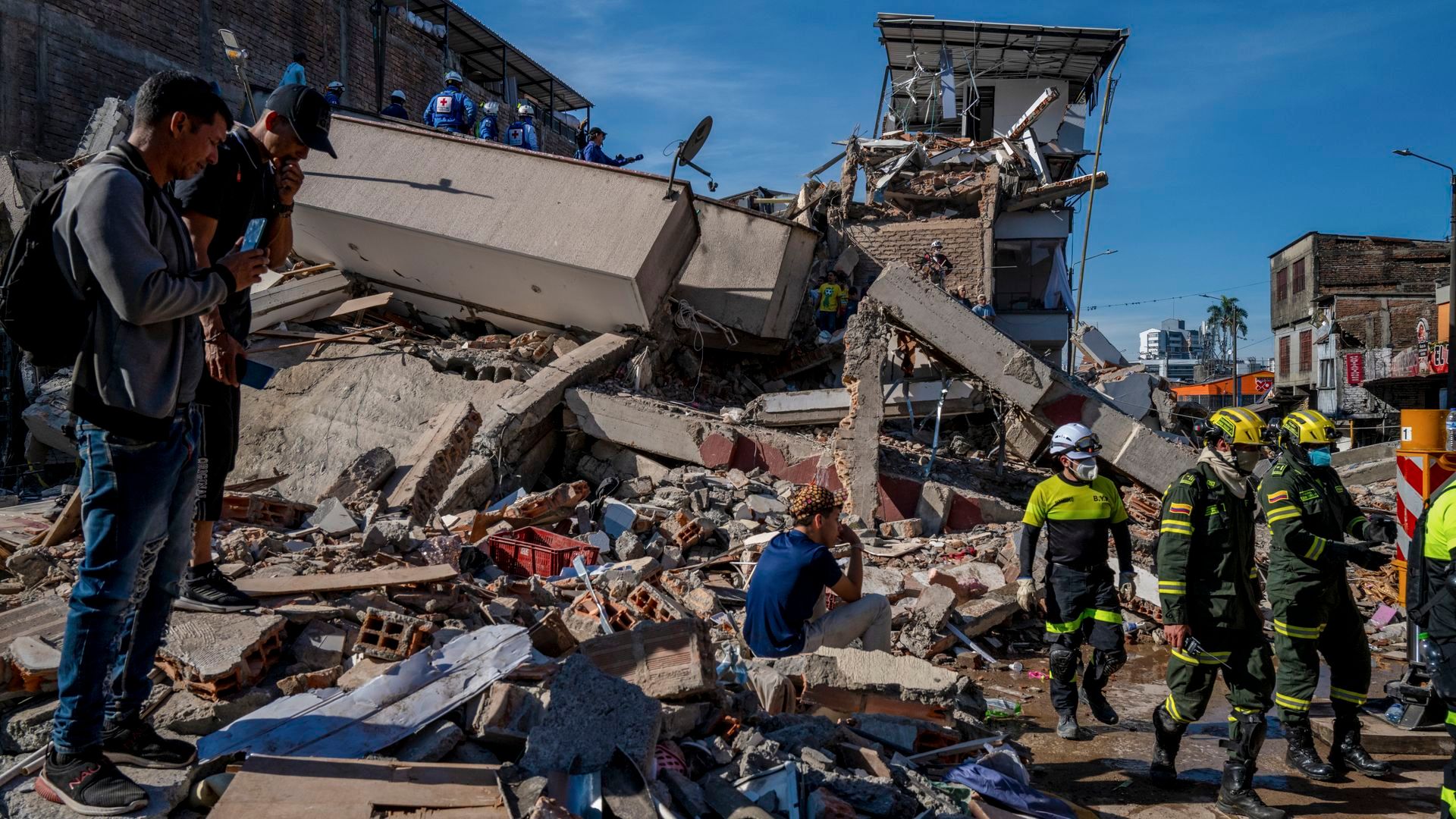 El Ministerio de Exteriores rebaja a 75 los españoles sin localizar tras el terremoto de Colombia, sin constar fallecidos ni heridos