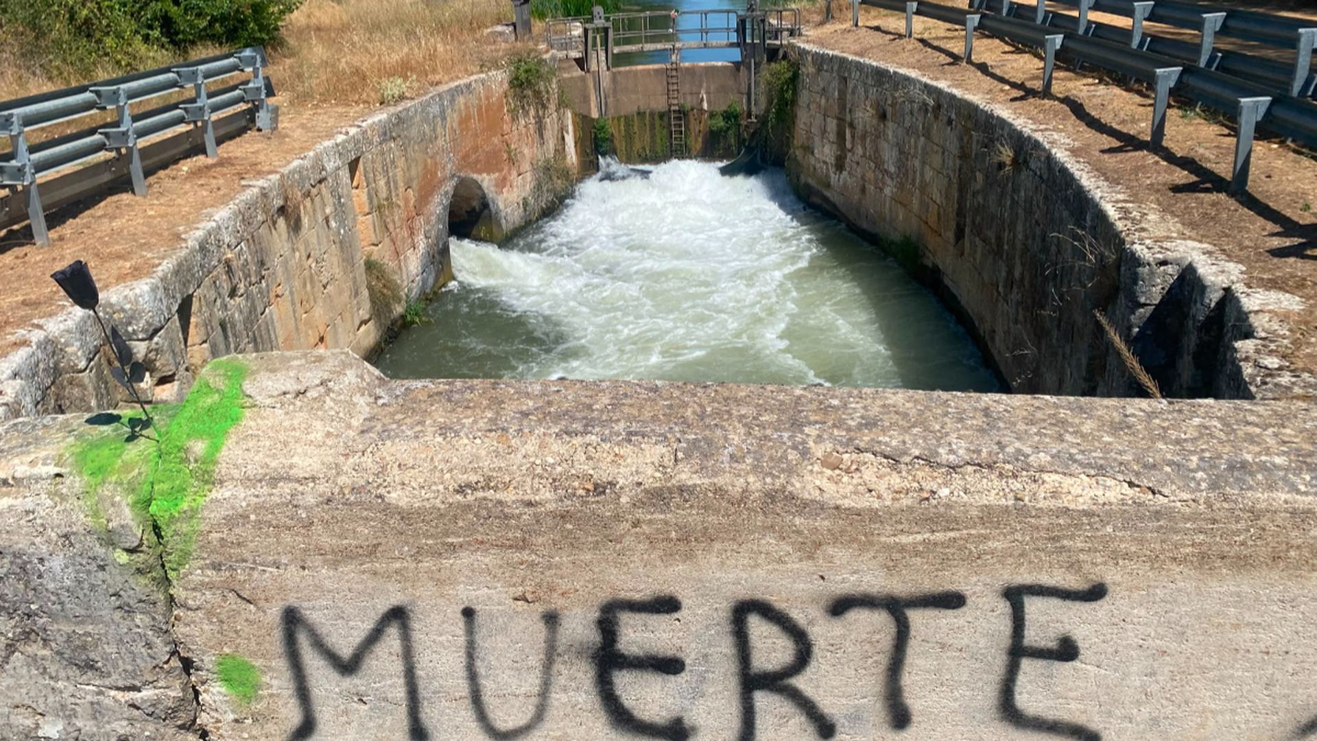 Esclusa número 13 del Canal de Castilla Esclusa número 13 del Canal de Castilla