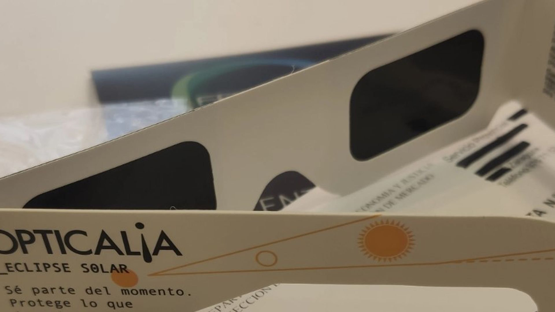 Facua alerta de retirada de gafas para ver el eclipse solar