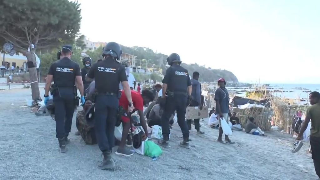 Gobierno y PP chocan en Ceuta con la solución a la crisis migratoria: de resolverlo en un "pispas" a propuesta de "brocha gorda"