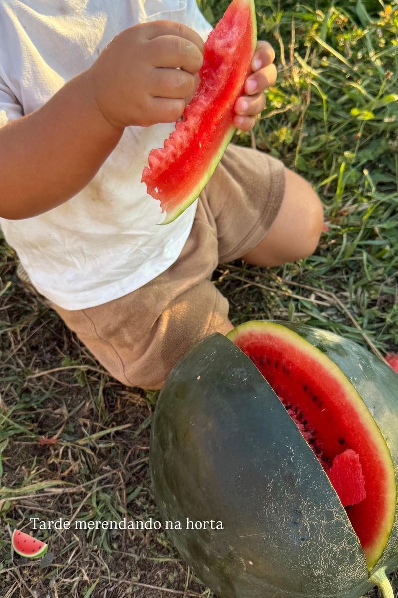 Hugo con su hijo Nico merendando