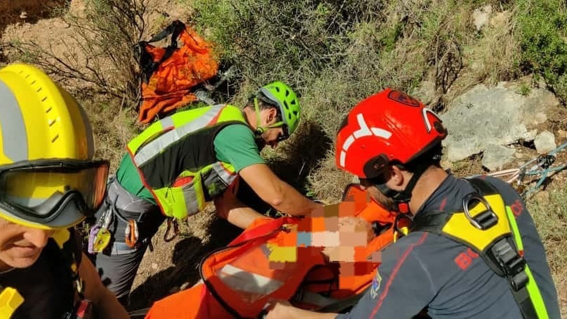 Una intervención de los Grupos de Rescate e Intervención en Montaña de la Guardia Civil Una intervención de los Grupos de Rescate e Intervención en Montaña de la Guardia Civil