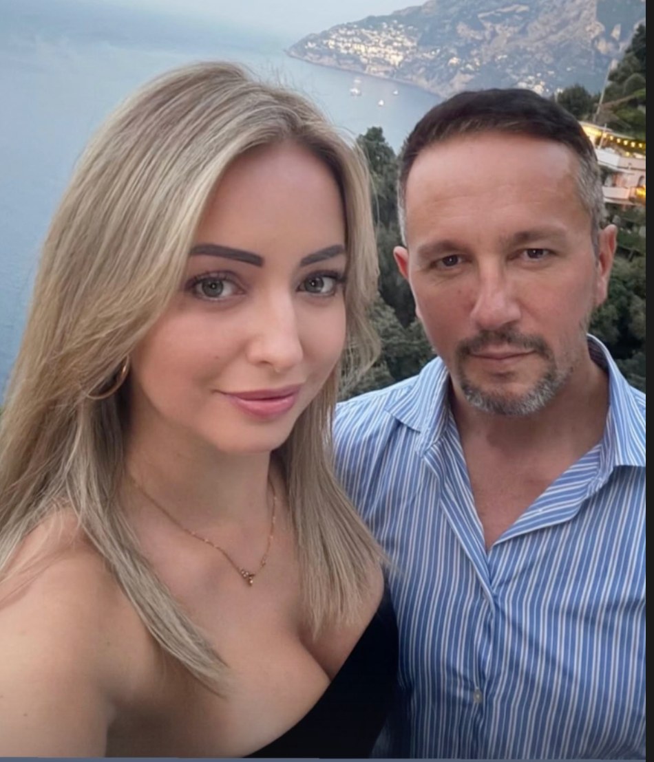 Adans Peres junto a su mujer, Helen