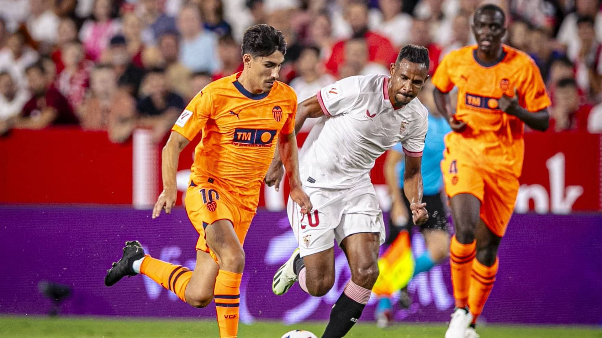 André Almeida, durante un partido con el Valencia.