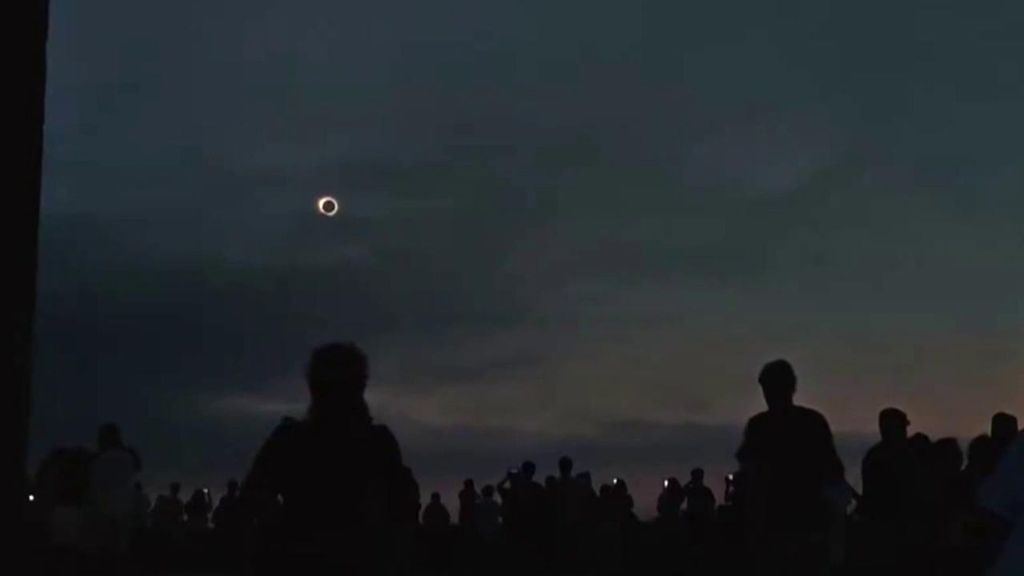 El eclipse solar, explicado paso a paso: "Increíble, único, era como estar en un planeta distinto"