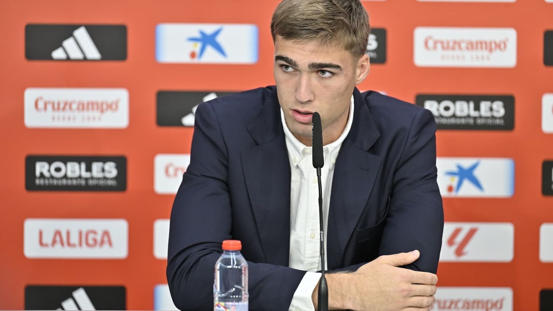 Fran González, en su presentación con el Sevilla Fran González, en su presentación con el Sevilla