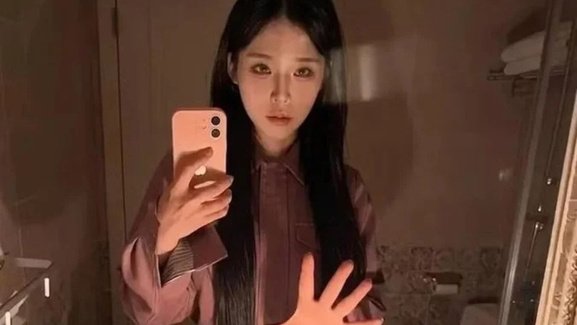 Jiang Xiaorou rompió hace un año una estatuilla de una importante deidad china Jiang Xiaorou rompió hace un año una estatuilla de una importante deidad china