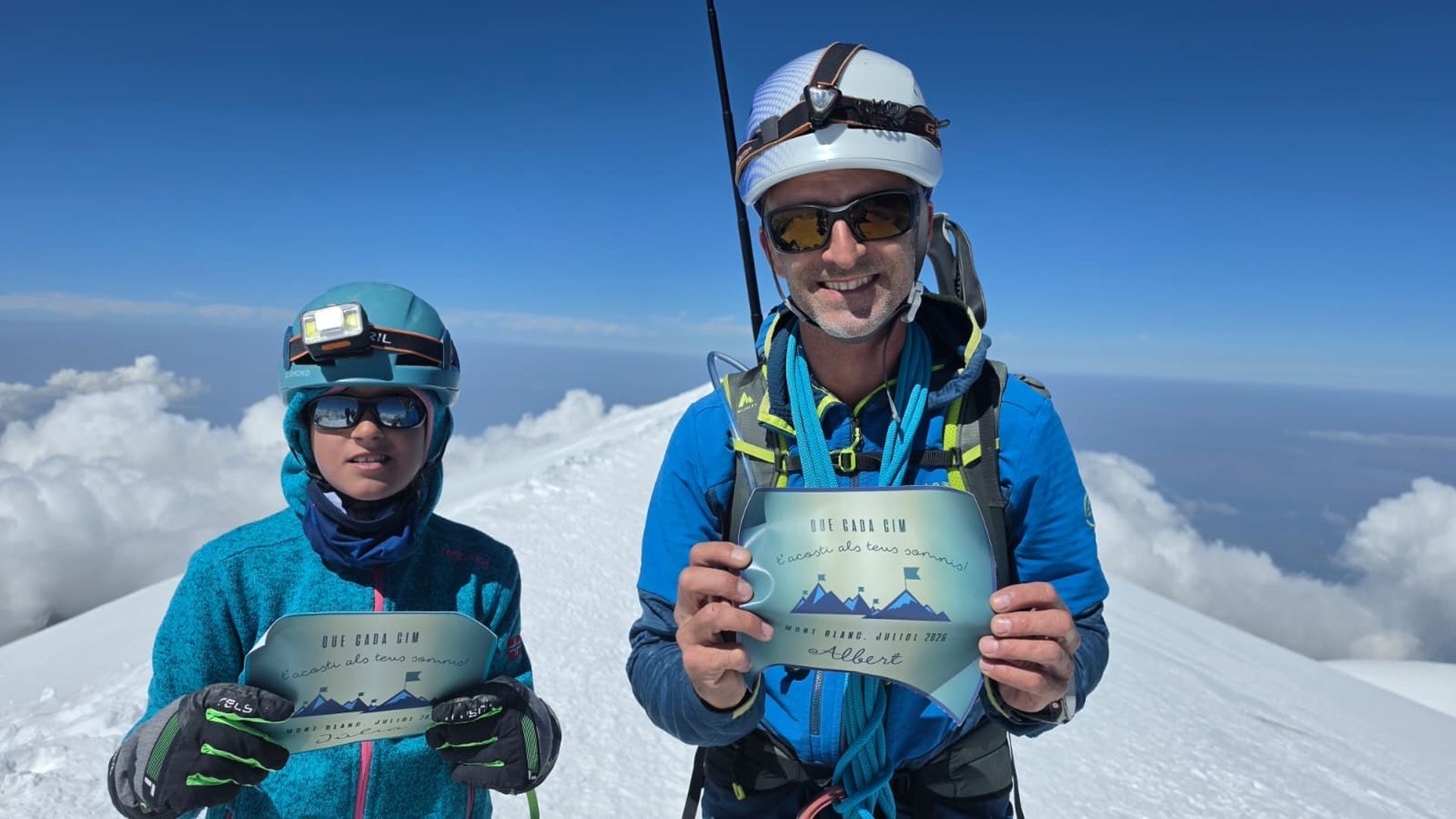 Julia, con 10 años, corona la cima del Mont Blanc