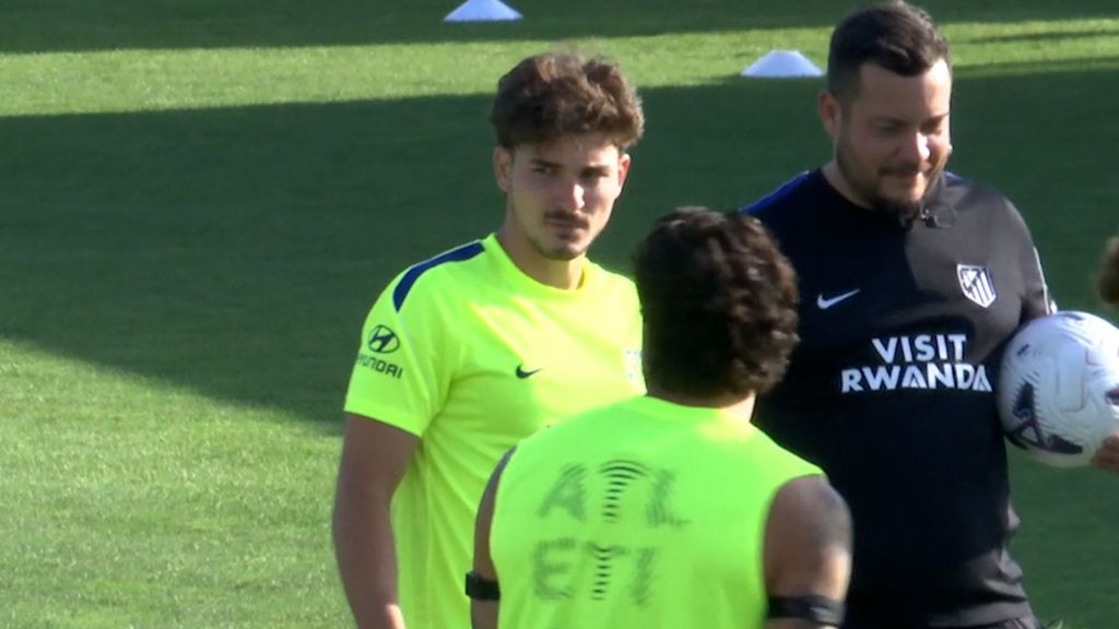Julián Álvarez entrena con total normalidad junto a sus compañeros