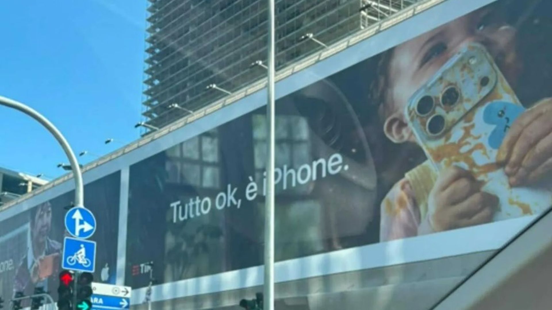 La campaña publicitaria de Apple que ha provocado indignación en Italia La campaña publicitaria de Apple que ha provocado indignación en Italia