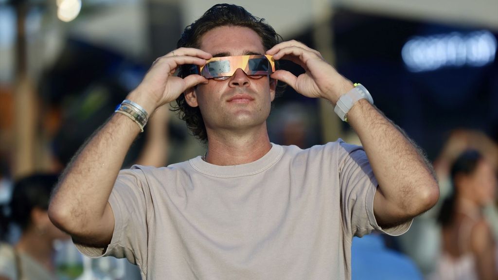 ¿Qué debemos hacer con las gafas del eclipse solar?