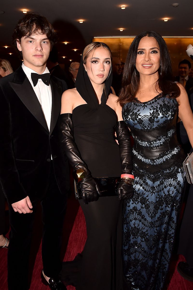 Salma Hayek, junto a Augustin James y Valentina