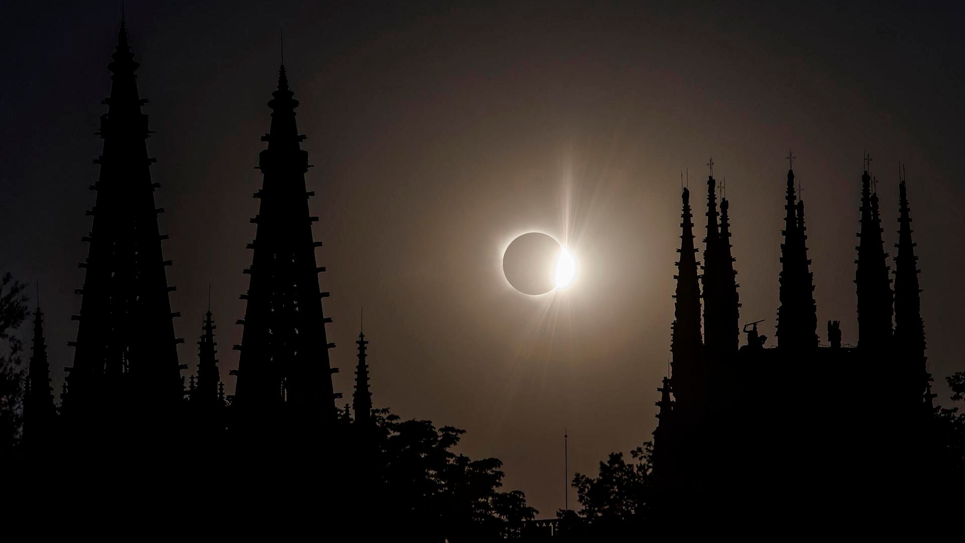 Vista del eclipse solar desde Burgos
