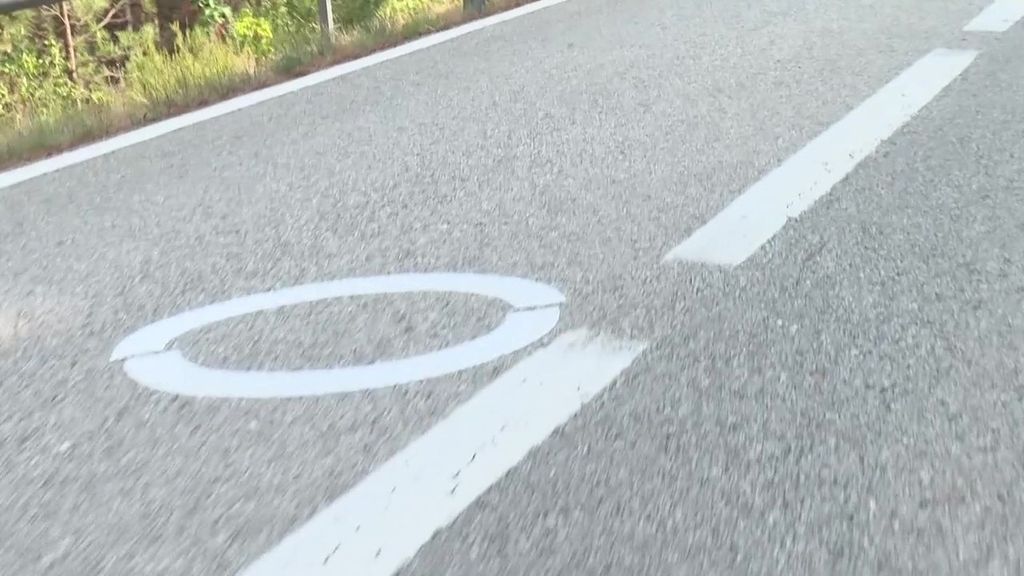 Así son las nuevas marcas viales de la DGT para reducir los accidentes de moto en las curvas