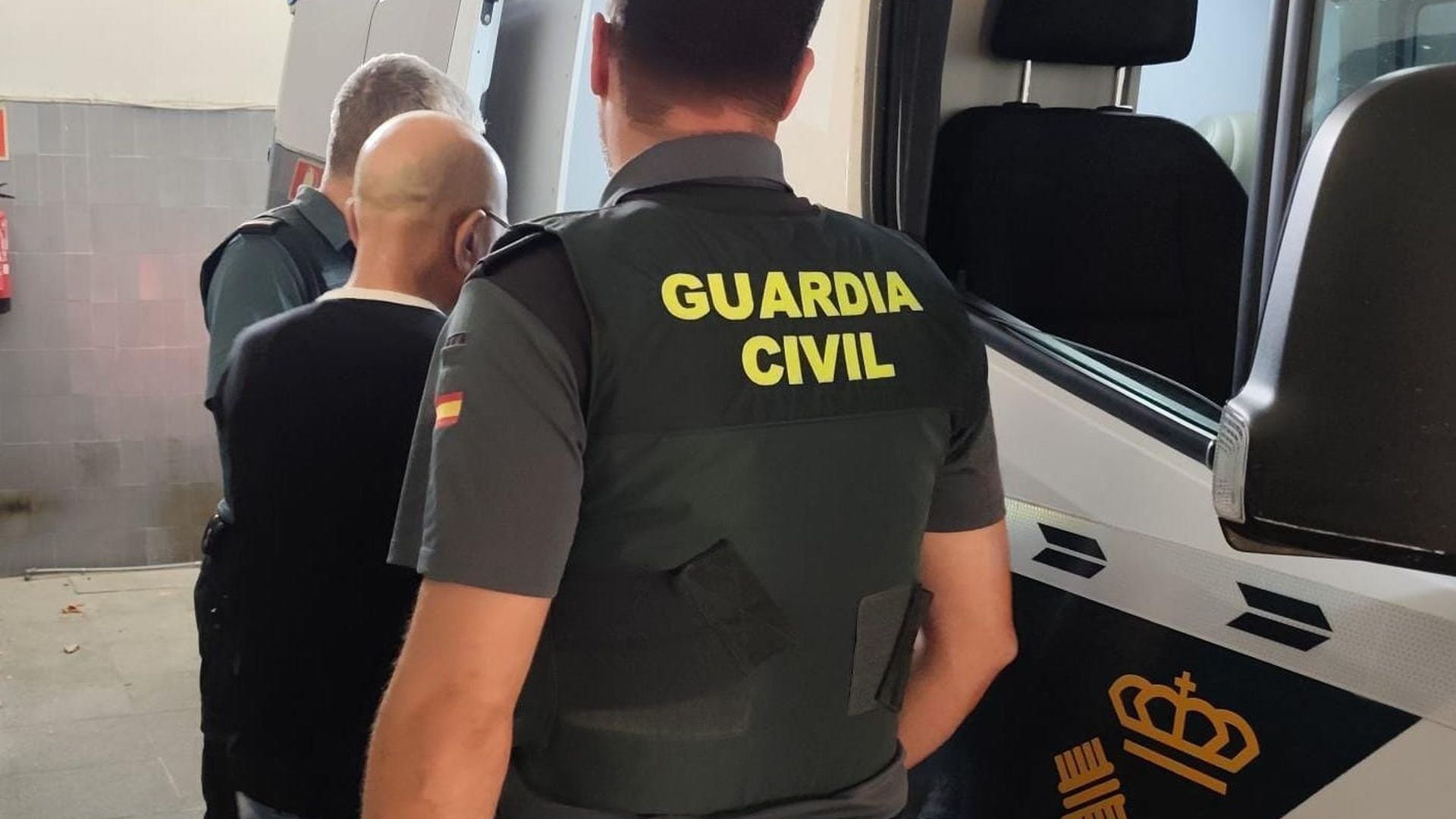 Detienen 11 meses después al hombre que prendió fuego a su expareja en Cuéllar, Segovia, tras esperarla a su salida del trabajo Detienen 11 meses después al hombre que prendió fuego a su expareja en Cuéllar, Segovia, tras esperarla a su salida del trabajo