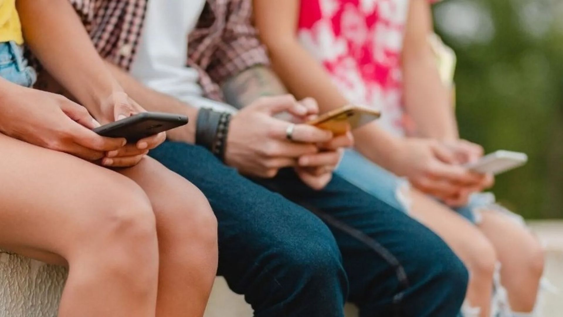 El Constitucional francés censura la prohibición de redes sociales a menores de 15 años El Constitucional francés censura la prohibición de redes sociales a menores de 15 años