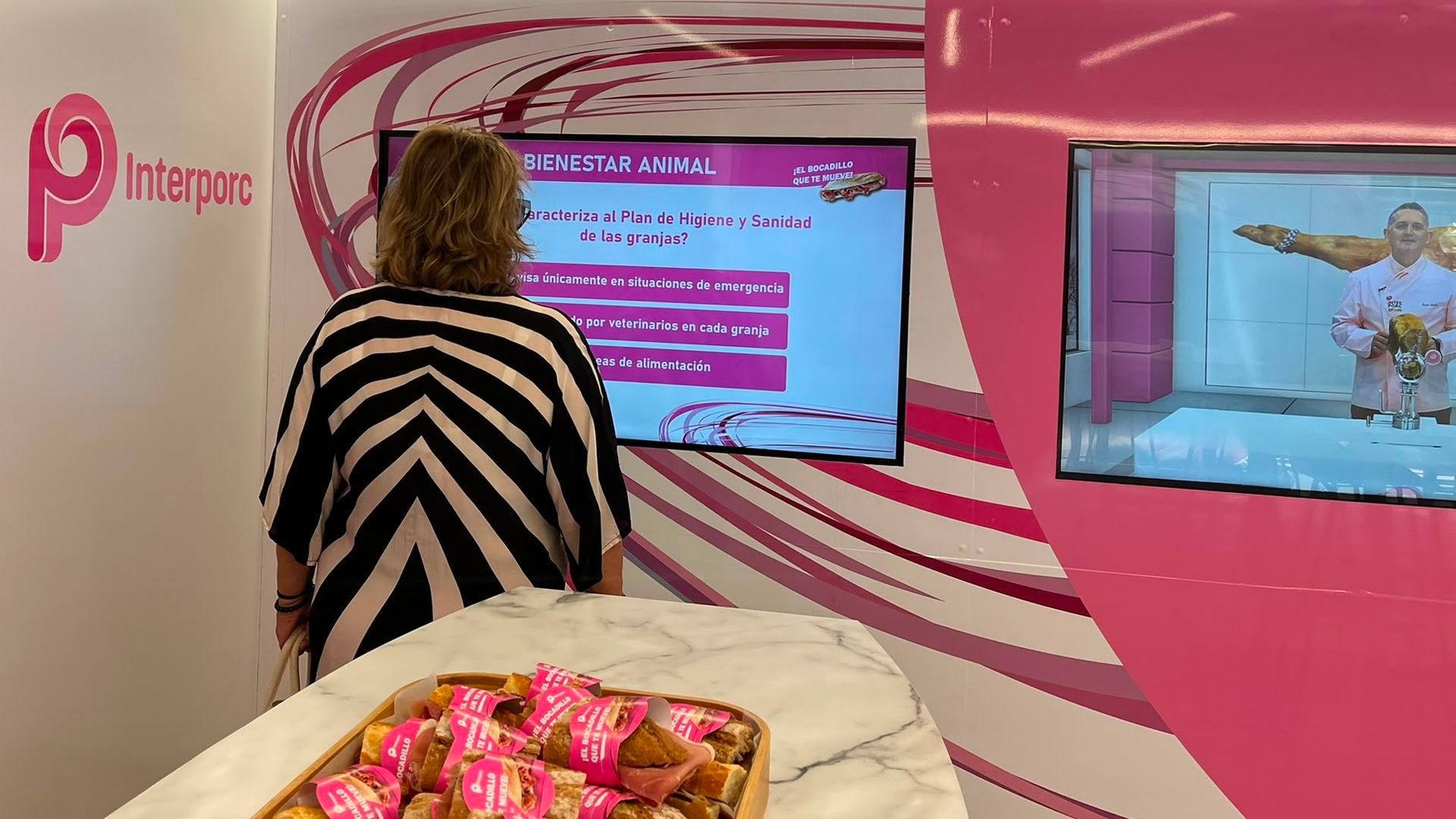 El interior de la unidad móvil es un espacio divulgativo sobre el jamón