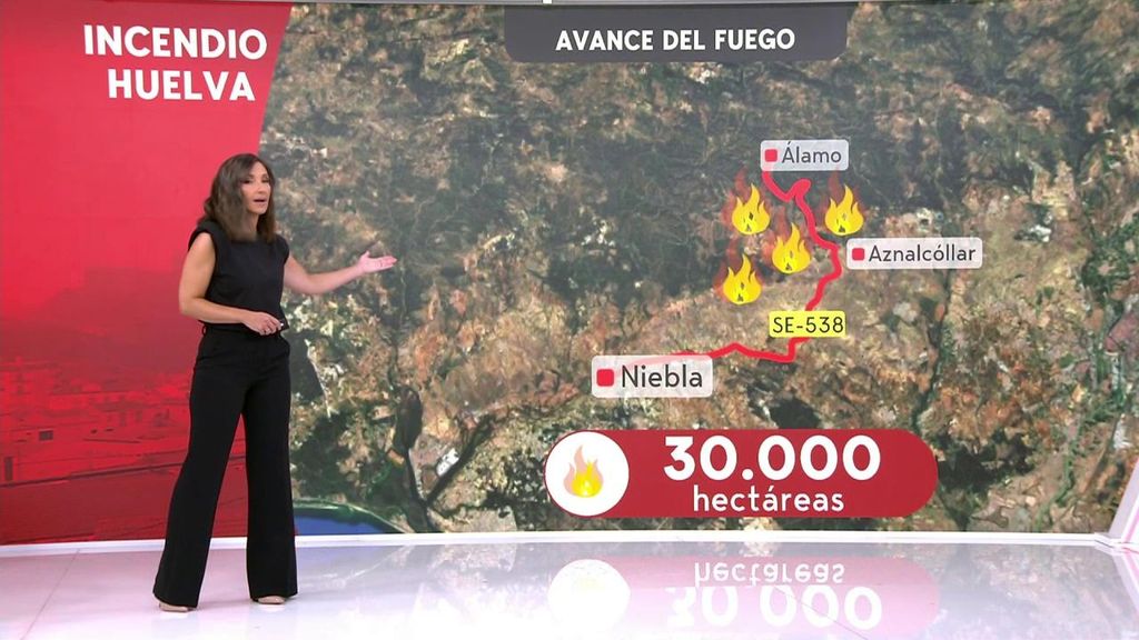Evolución positiva del incendio de Niebla, el mayor de la historia de Andalucía