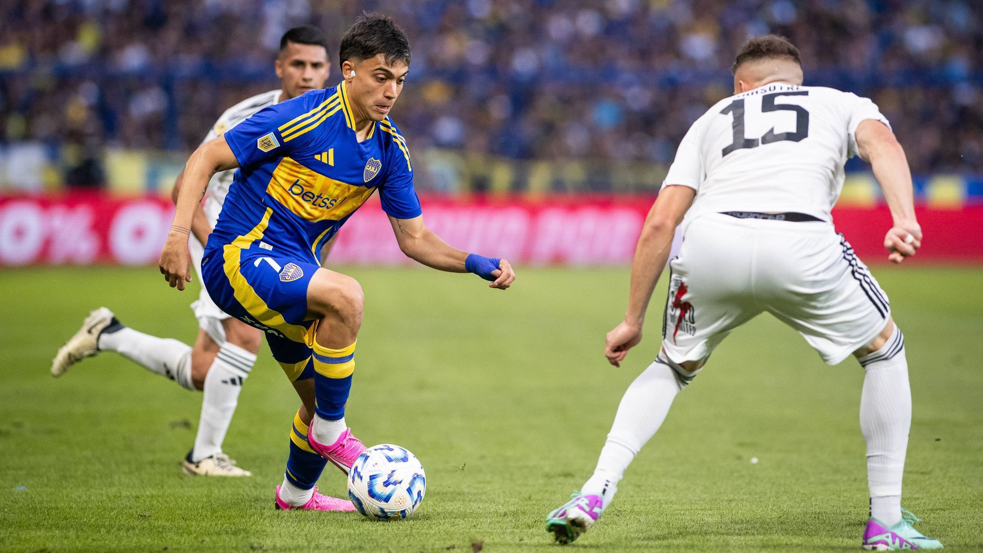 Exequiel Zeballos, durante un partido con Boca Juniors. Exequiel Zeballos, durante un partido con Boca Juniors.