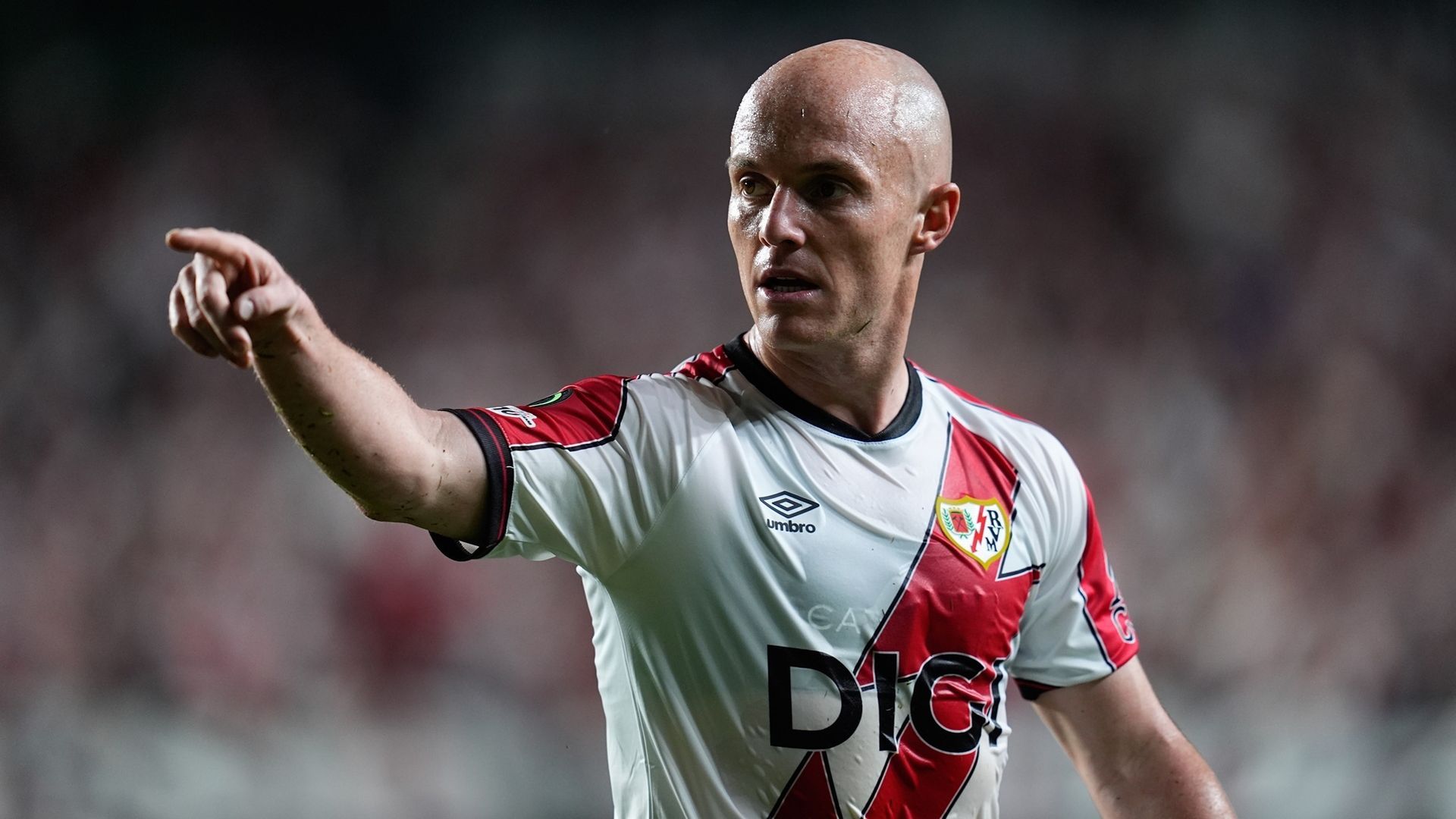 Isi Palazón durante un partido del Rayo Vallecano la temporada pasada