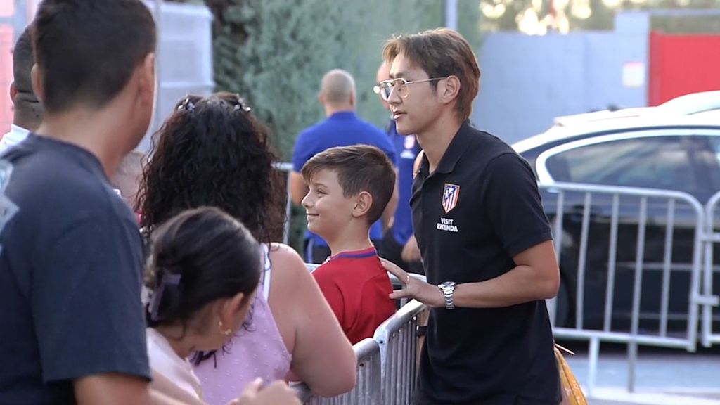 Gabi, Kang-in Lee y Grimaldo, los ídolos de la afición y con Julián Álvarez sin viajar