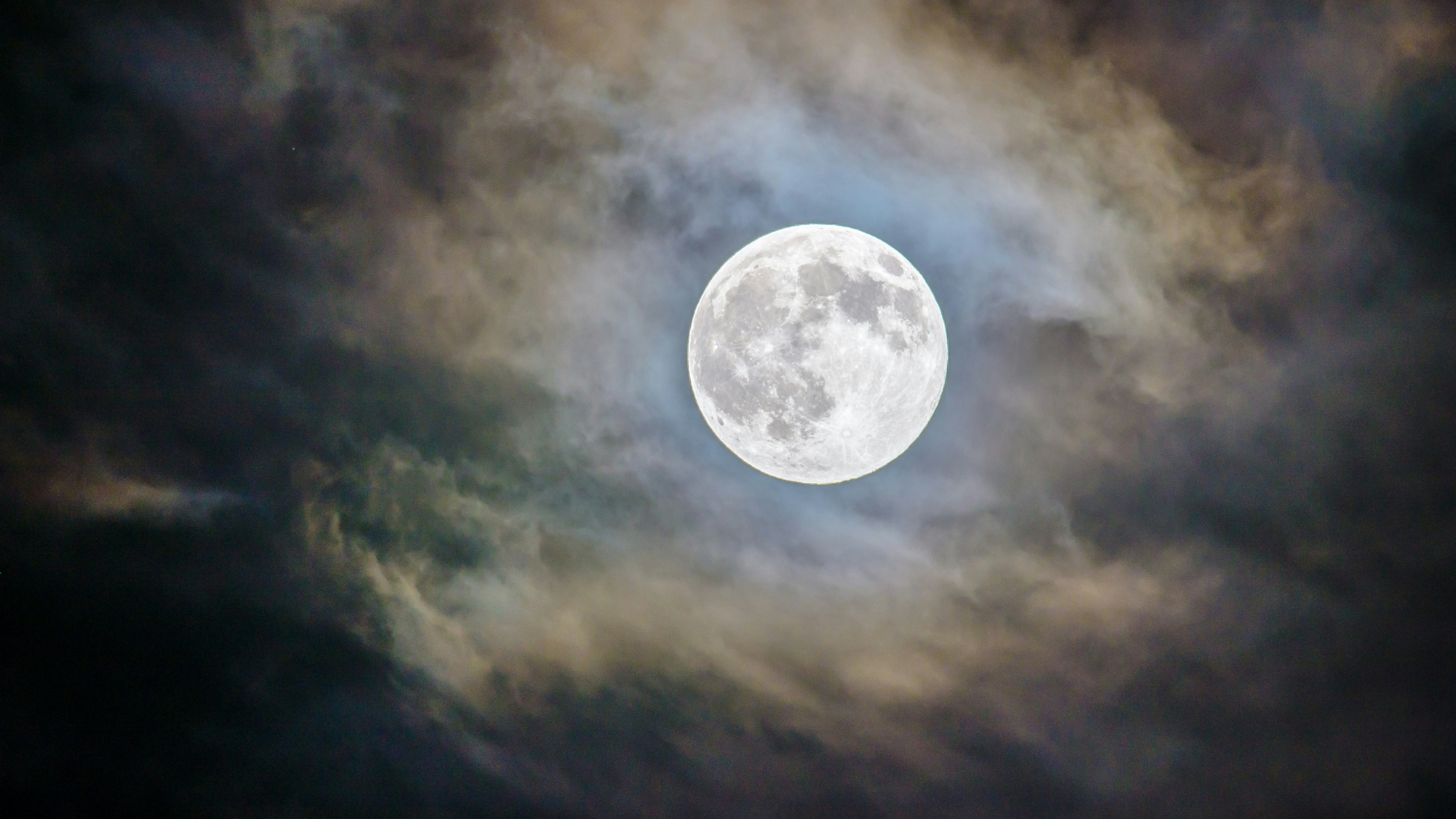 La Luna sí gira sobre sí misma La Luna sí gira sobre sí misma