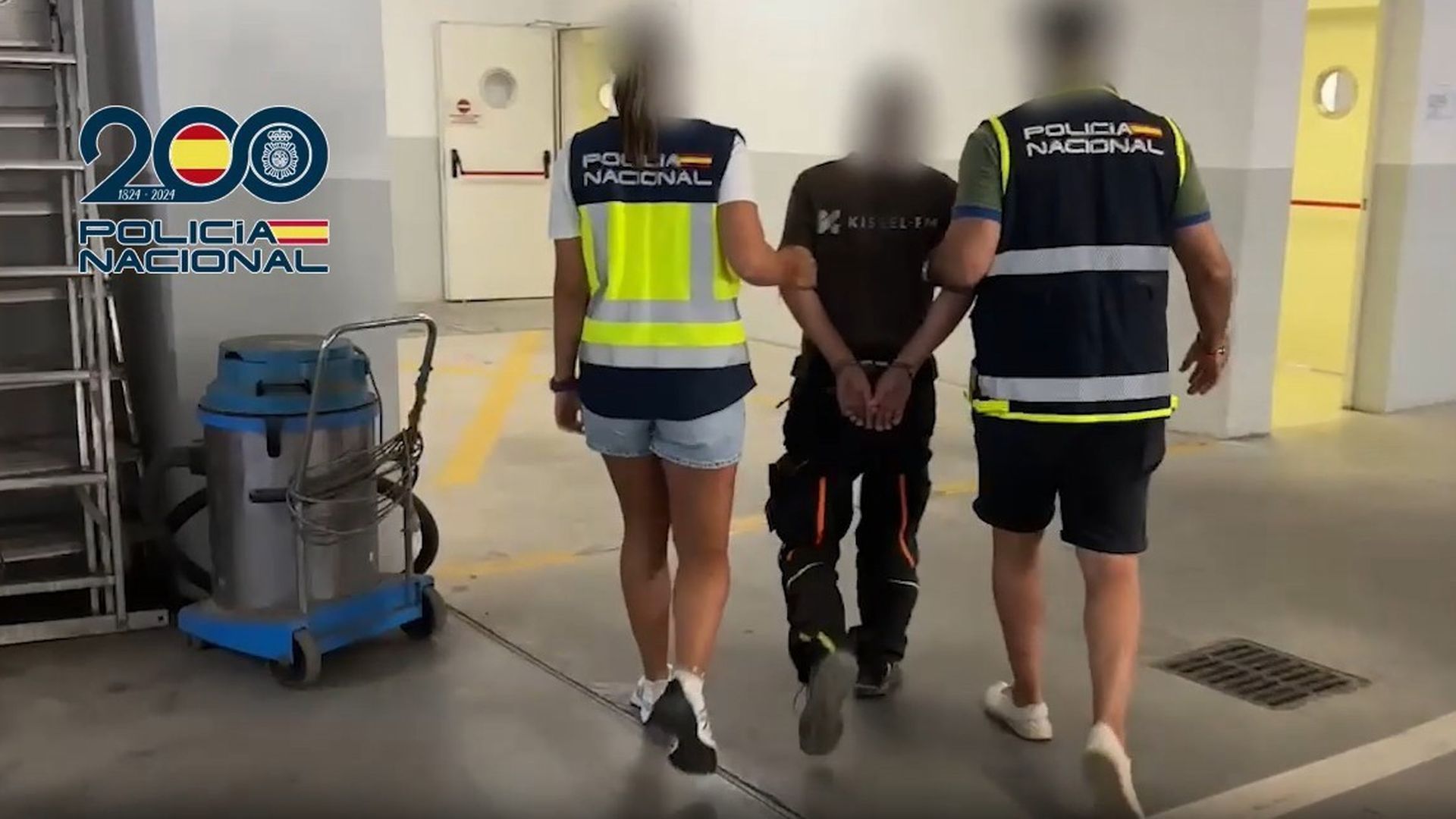 La Policía Nacional detiene en Vélez-Málaga a un fugitivo reclamado por la justicia alemana en relación con delitos de explotación sexual de menores y pornografía infantil La Policía Nacional detiene en Vélez-Málaga a un fugitivo reclamado por la justicia alemana en relación con delitos de explotación sexual de menores y pornografía infantil