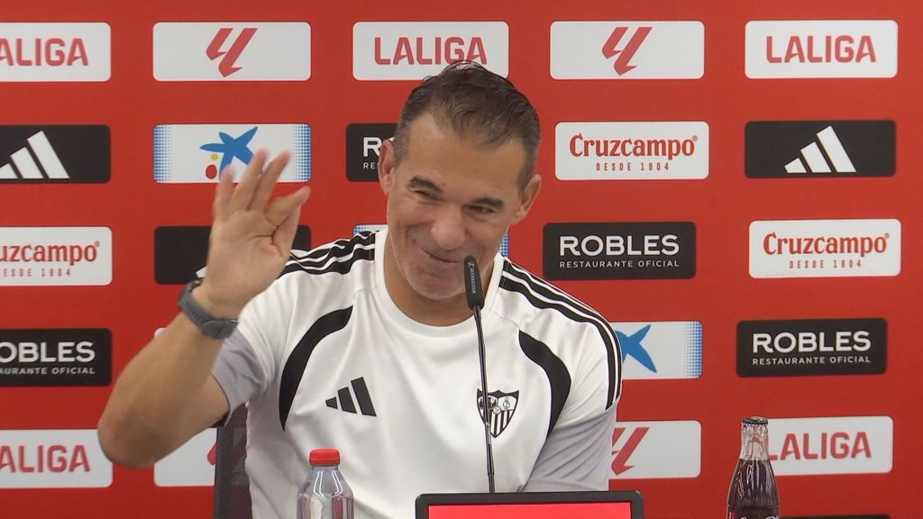 Luis García Plaza se parte de risa cuando le hablan de los otros entrenadores que le han precedido en Sevilla