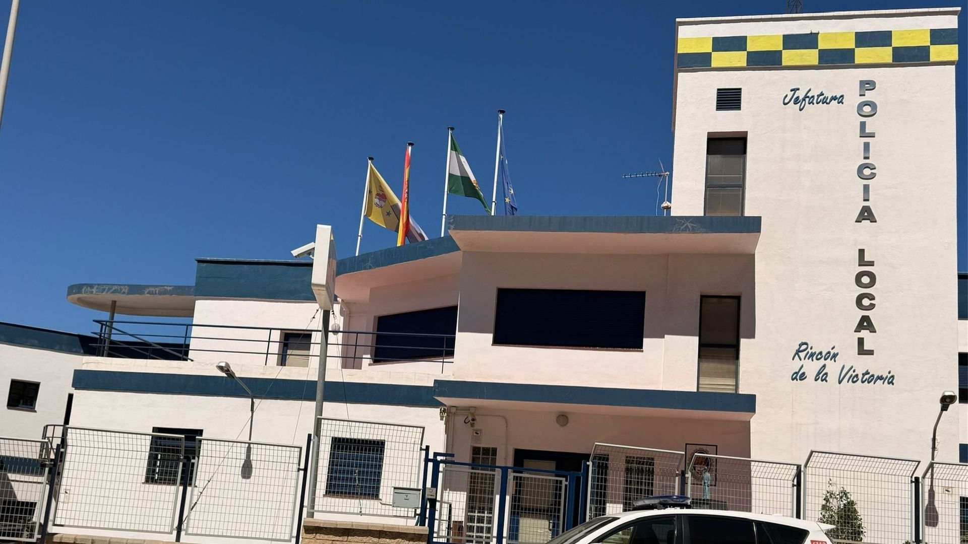 Roban cuatro pistolas de una sede de la Policía Local de Rincón de la Victoria, en Málaga Roban cuatro pistolas de una sede de la Policía Local de Rincón de la Victoria, en Málaga